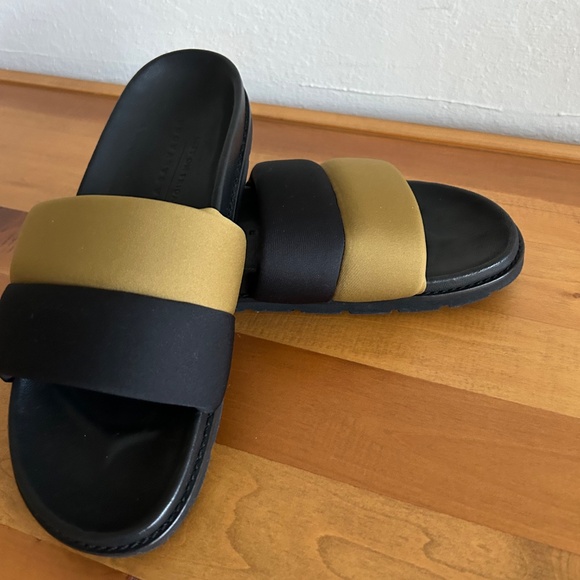 Freda Salvador X Left on Friday Collab Slides size 10 - Picture 6 of 12